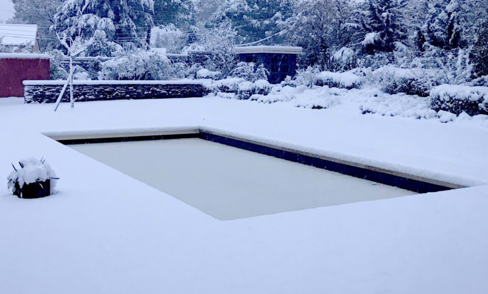 Entretien piscine hiver neige