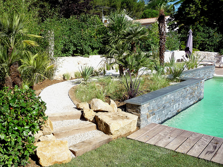 Création jardin sur mesure escaliers en bois