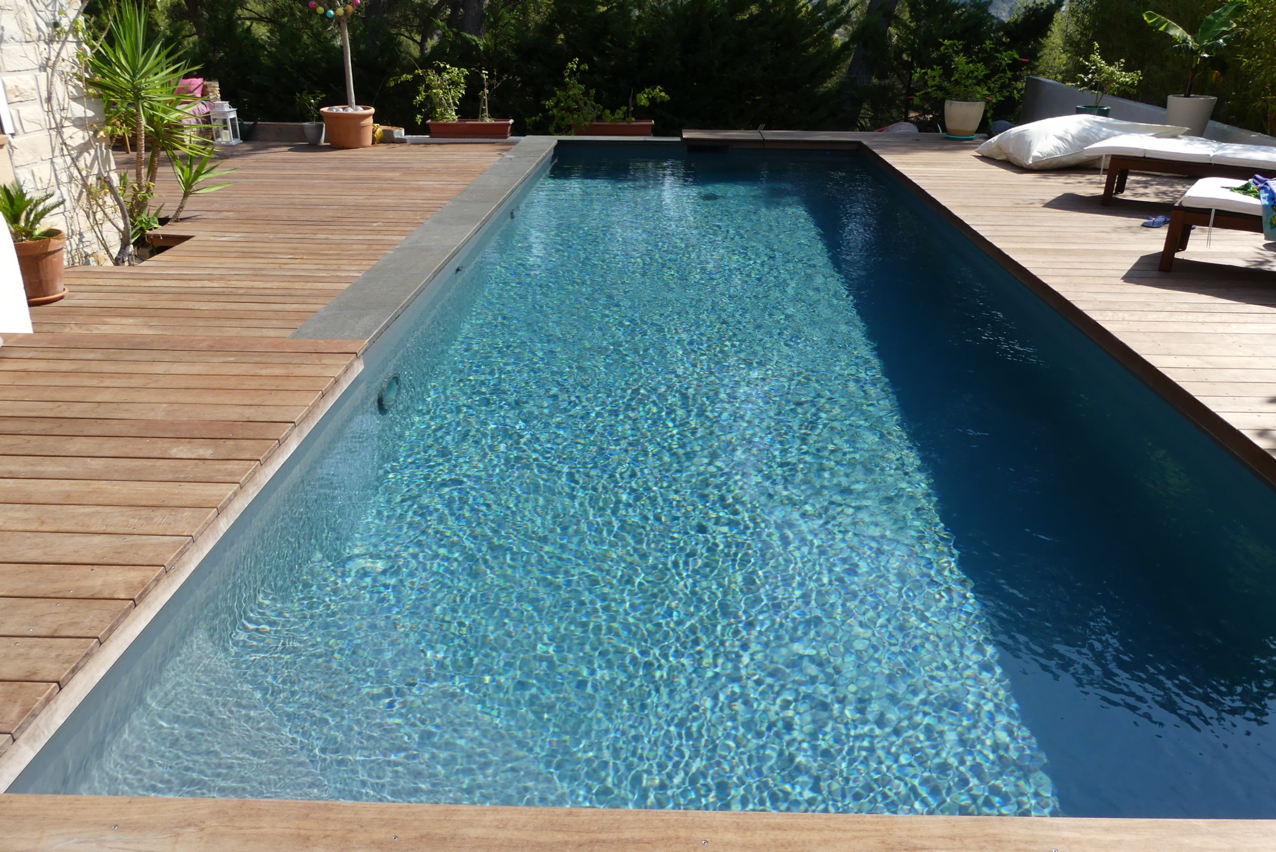 Constructeur de piscine réalisation à Malet