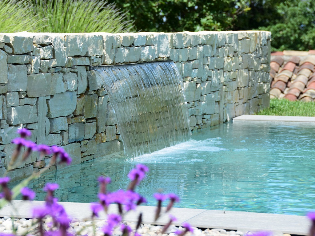 Jardin sur mesure avec mur d'eau