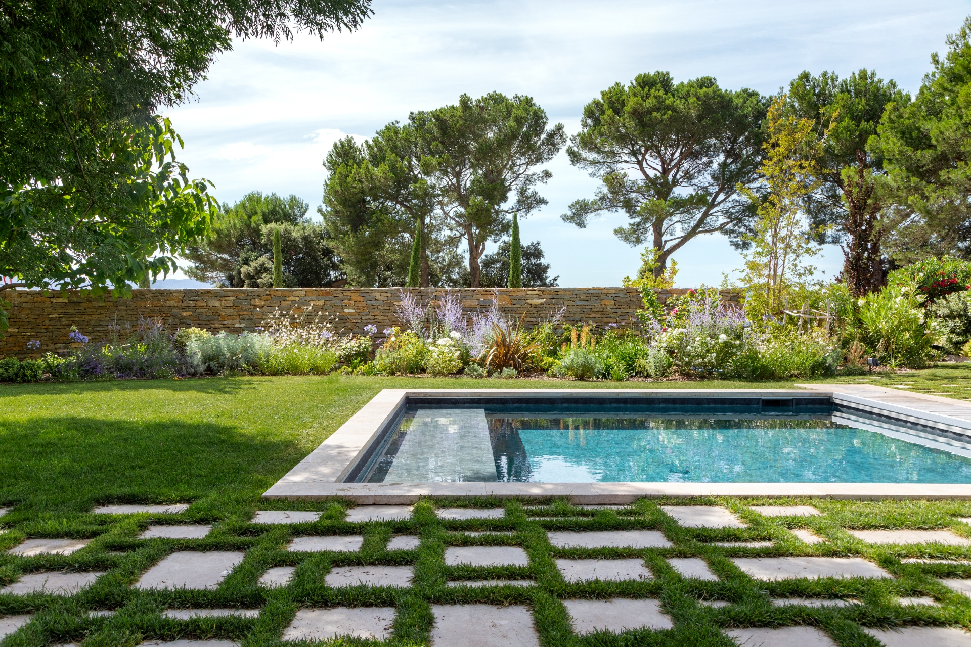 Création piscine aménagement jardin Aix-En-Provence Paysagiste